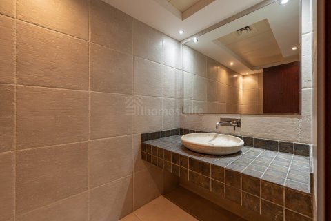 Квартира с 3 спальнями в Emirates Crown, ОАЭ №164611