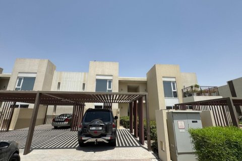 Apartment de 2 dormitorios en EMAAR South, UAE No. 164607