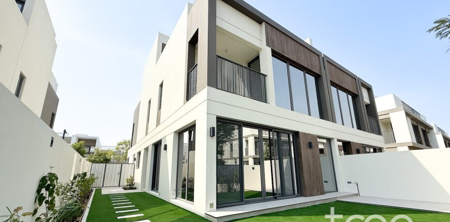 Villa de 4 dormitorios en Aura, UAE No. 206189