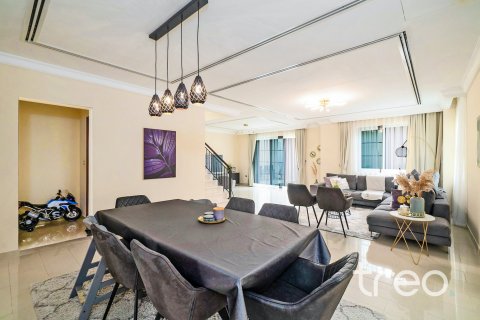 Villa de 4 chambres à Casa, UAE No. 206191 5