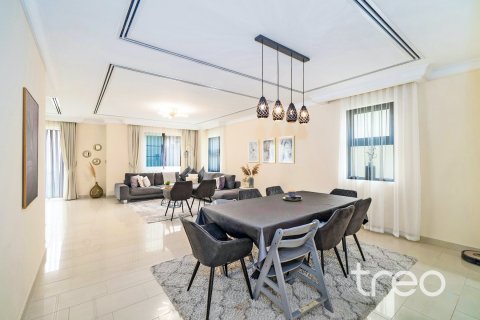 Villa de 4 chambres à Casa, UAE No. 206191 4