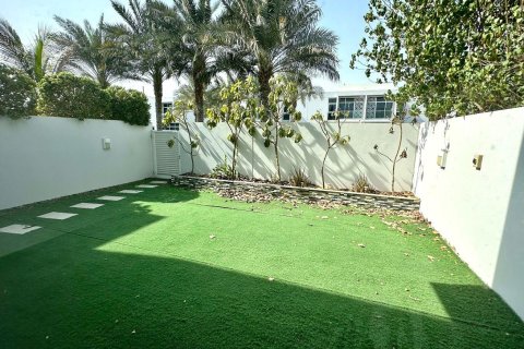 3 bedrooms Townhouse  No. 112445 2