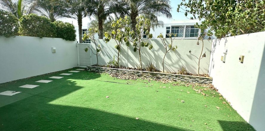 3 bedrooms Townhouse No. 112445