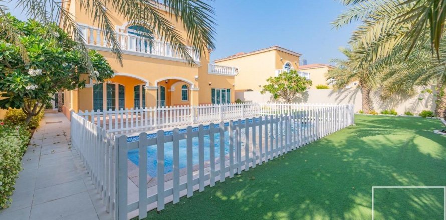 5 bedrooms Villa in Jumeirah Park, UAE No. 194719