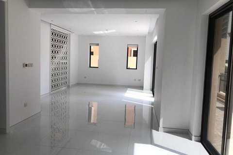 5 bedrooms Villa in Bloomingdale, UAE No. 170574 14