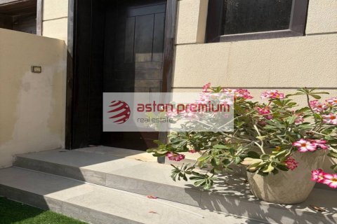 Villa de 4 dormitorios en DAMAC Hills (Akoya by DAMAC), UAE No. 148047 3