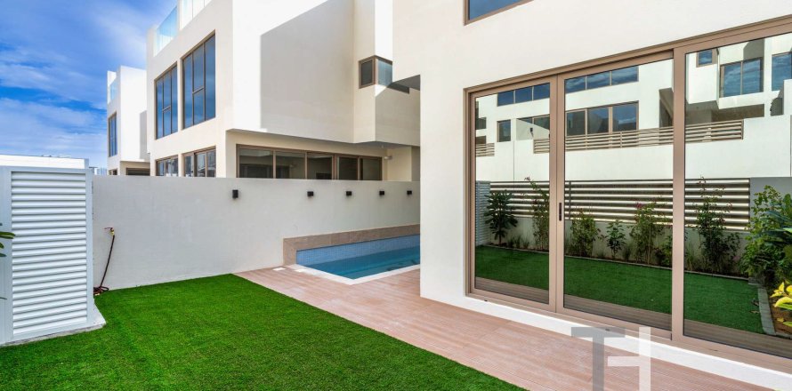 4 bedrooms Townhouse in Dubai, UAE No. 80280