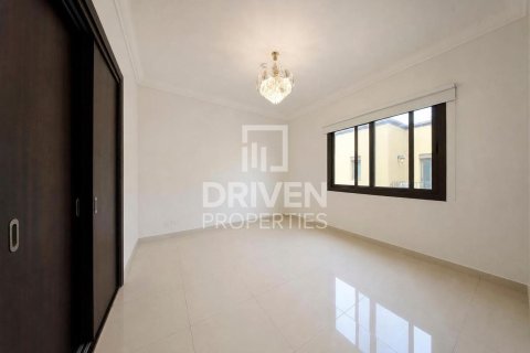 Villa de 4 chambres à Mirdif, UAE No. 202556 12
