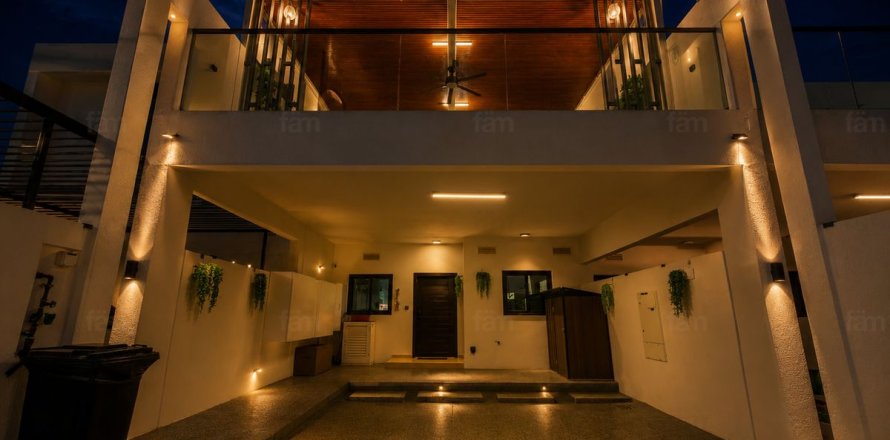 3 bedrooms Townhouse in Dubai, UAE No. 198531
