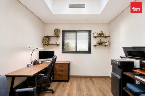 3 bedrooms Townhouse in Dubai, UAE No. 198531 4