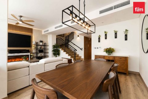 3 bedrooms Townhouse in Dubai, UAE No. 198531 12