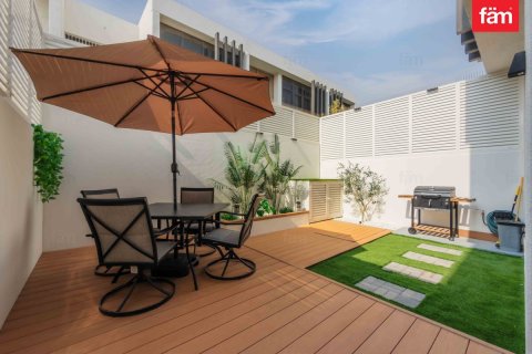 3 bedrooms Townhouse in Dubai, UAE No. 198531 9
