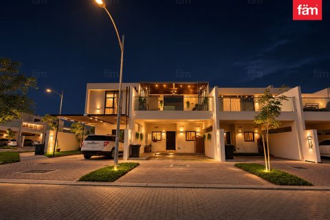 3 bedrooms Townhouse in Dubai, UAE No. 198531 8