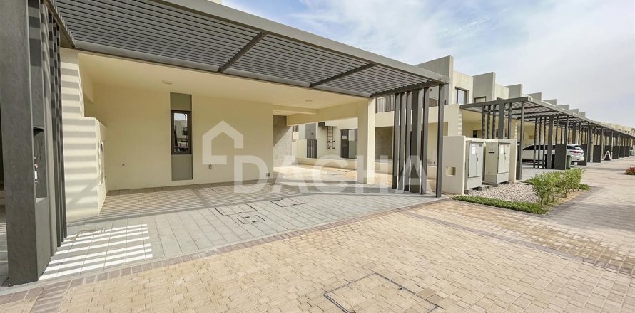 Villa de 4 dormitorios en Dubai, UAE No. 25078