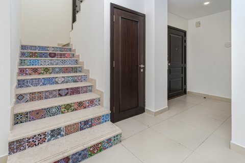 Townhouse de 2 dormitorios en Bella Casa, UAE No. 187226 4