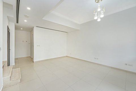 Townhouse de 2 dormitorios en Bella Casa, UAE No. 187226