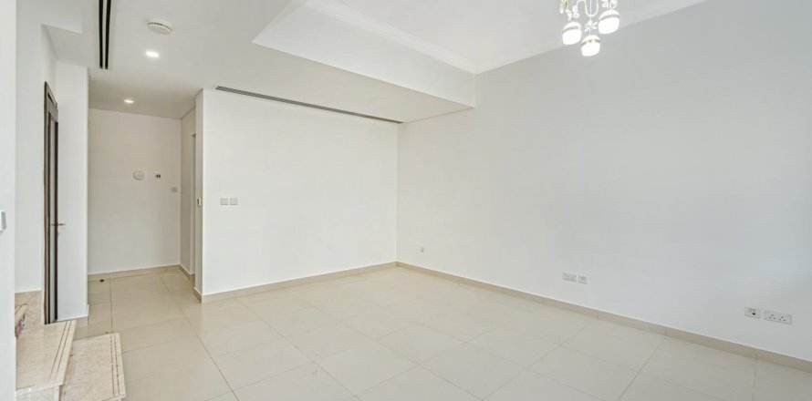 Townhouse de 2 dormitorios en Bella Casa, UAE No. 187226