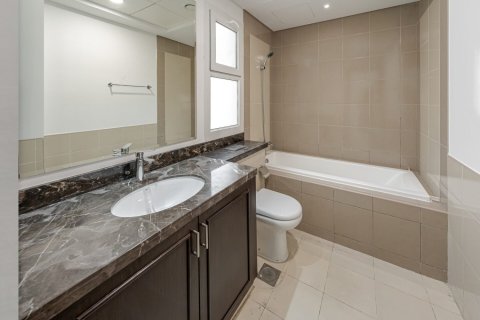 Townhouse de 2 dormitorios en Bella Casa, UAE No. 187226 8