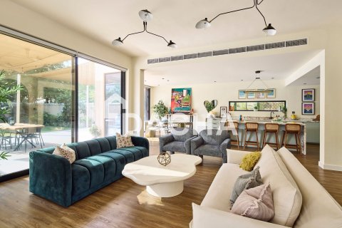 Вилла с 2 спальнями в Jumeirah Village Triangle, ОАЭ №155333 30