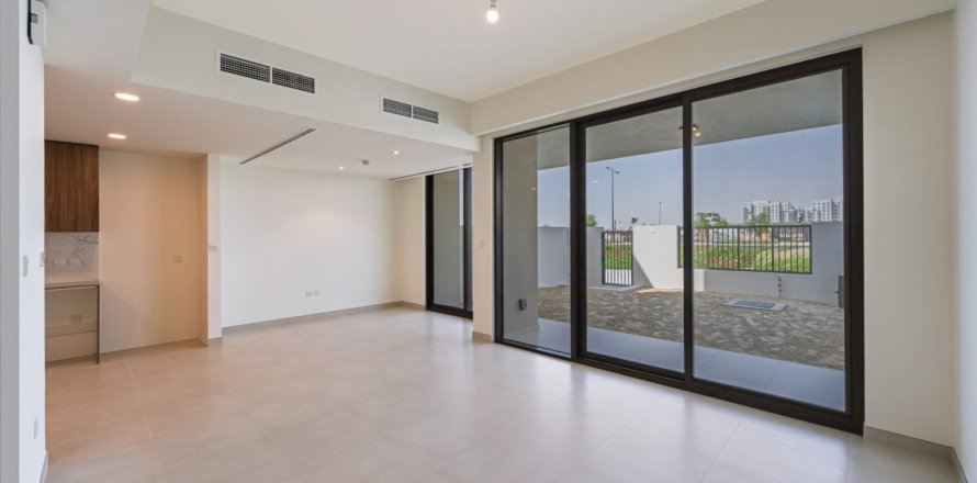 Apartment de 4 dormitorios en Town Square, UAE No. 152486