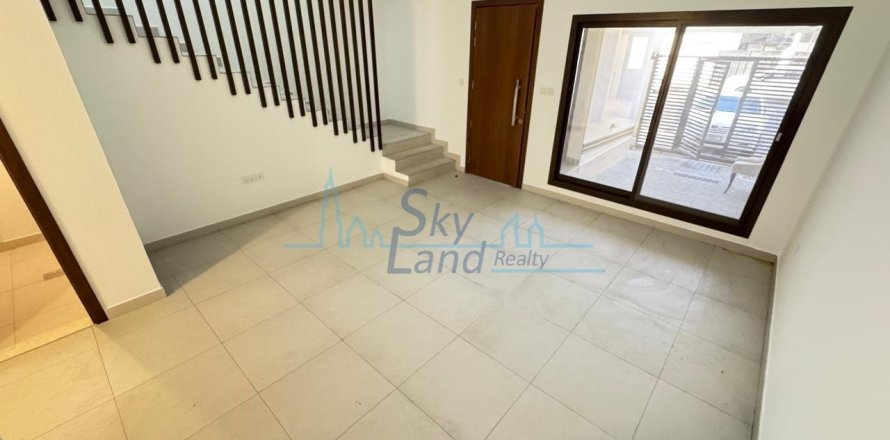 Villa de 5 dormitorios en Jumeirah, UAE No. 142047