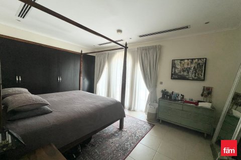 Villa de 4 dormitorios No. 126717 12