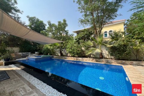 Villa de 4 dormitorios No. 126717 15