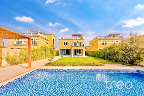 Villa de 4 dormitorios en Legacy, UAE No. 206079