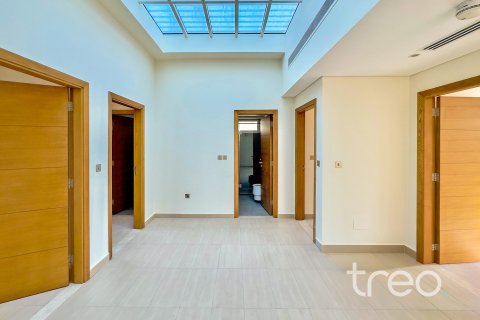 Villa de 4 dormitorios en Legacy, UAE No. 206079 8