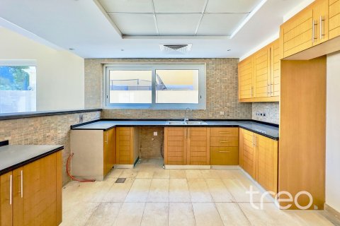Villa de 4 dormitorios en Legacy, UAE No. 206079 6