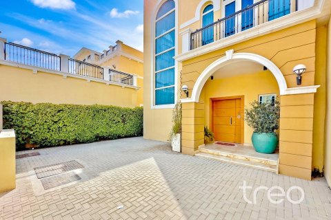 Villa de 4 dormitorios en Legacy, UAE No. 206079 13
