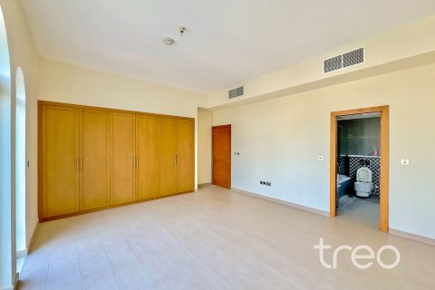 Villa de 4 dormitorios en Legacy, UAE No. 206080 9