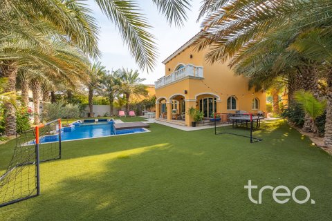 Villa de 5 dormitorios en Legacy, UAE No. 206081