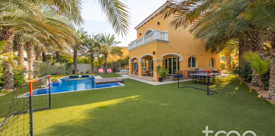 Villa de 5 dormitorios en Legacy, UAE No. 206081