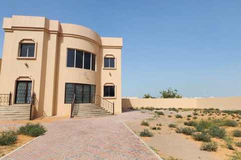 5 bedrooms Villa in Ras Al Khaimah, UAE No. 184009 3