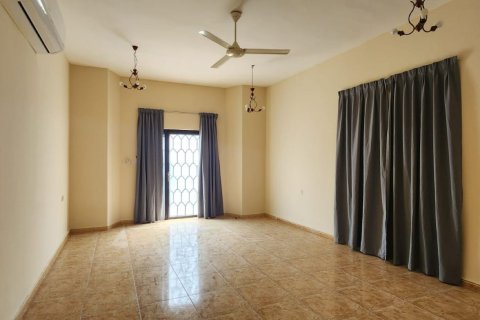 5 bedrooms Villa in Ras Al Khaimah, UAE No. 184009 4