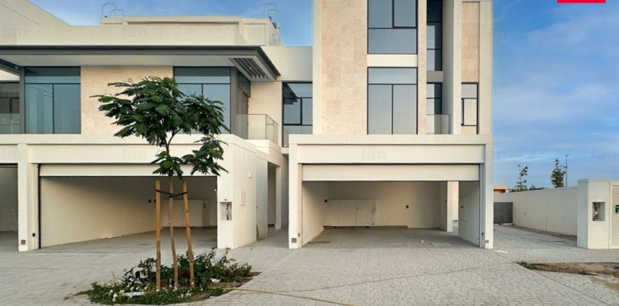 4 bedrooms Villa in Dubai, UAE No. 207903