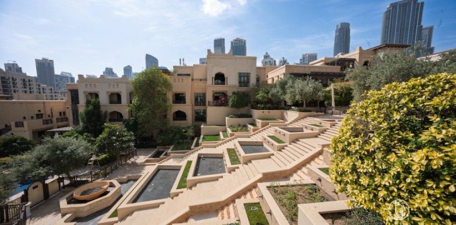 Apartment de 2 dormitorios en Old Town, UAE No. 148227