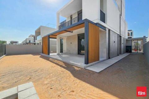 Villa de 4 dormitorios en Dubai, UAE No. 161540 3