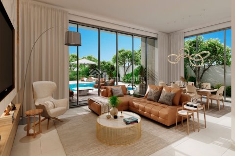 5 bedrooms Villa in Dubai, UAE No. 165201 8