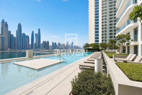 Apartment de 2 dormitorios en EMAAR Beachfront, UAE No. 207359 10