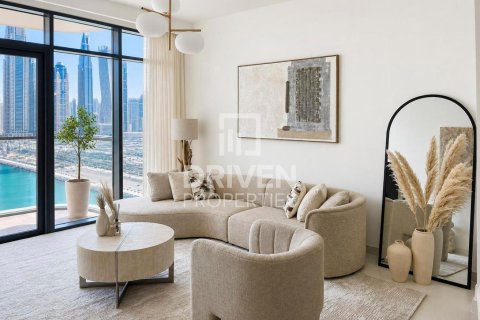 Apartment de 2 dormitorios en EMAAR Beachfront, UAE No. 207359 6