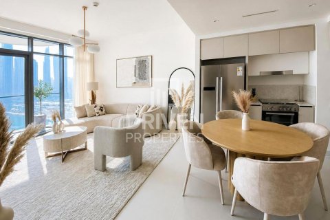Apartment de 2 dormitorios en EMAAR Beachfront, UAE No. 207359 8