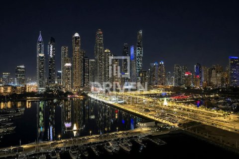 Apartment de 2 dormitorios en EMAAR Beachfront, UAE No. 207359 19