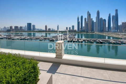Apartment de 2 dormitorios en EMAAR Beachfront, UAE No. 207359 25