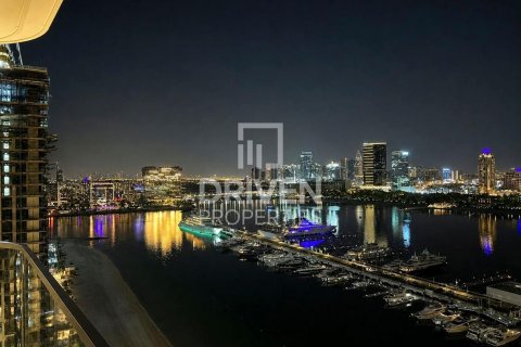 Apartment de 2 dormitorios en EMAAR Beachfront, UAE No. 207359 17