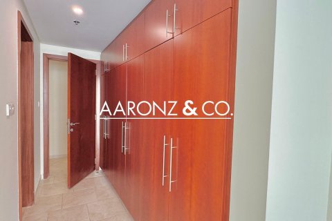 Квартира с 4 спальнями в Джумейра Бич Резиденс, ОАЭ №149160 16