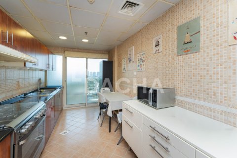 Квартира с 2 спальнями в Dubai Sports City, ОАЭ №161285 4