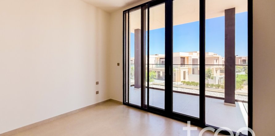 4 bedrooms Villa in Dubai, UAE No. 200909