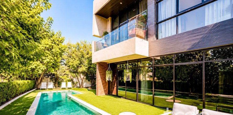 5 bedrooms Villa in The Field, UAE No. 200906